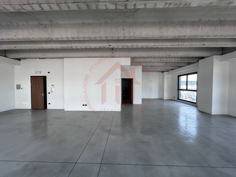 RIF: FR317 RUBANO - PADOVA Proponiamo in affitto ufficio di 120 mq open space al primo piano serv...