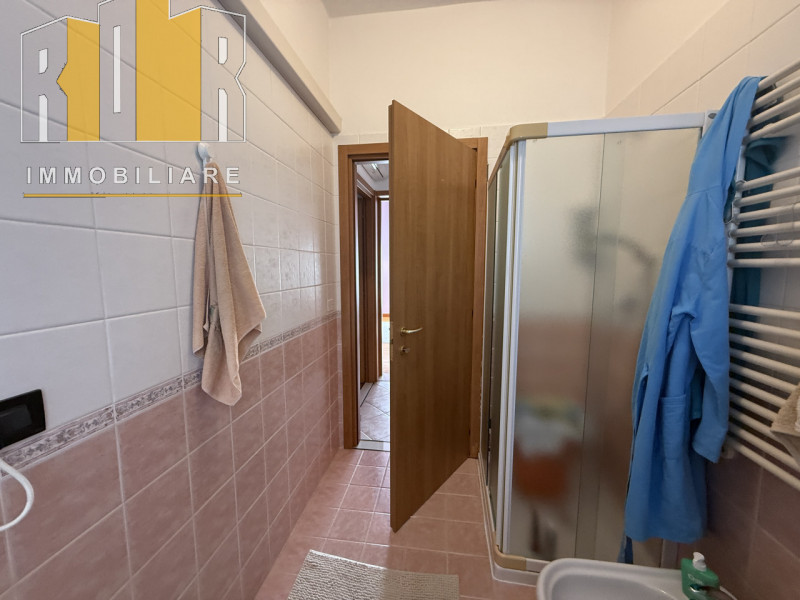 Proponiamo in vendita ESCLUSIVA porzione di fabbricato cielo terra e scoperto esclusivo ubicato n...