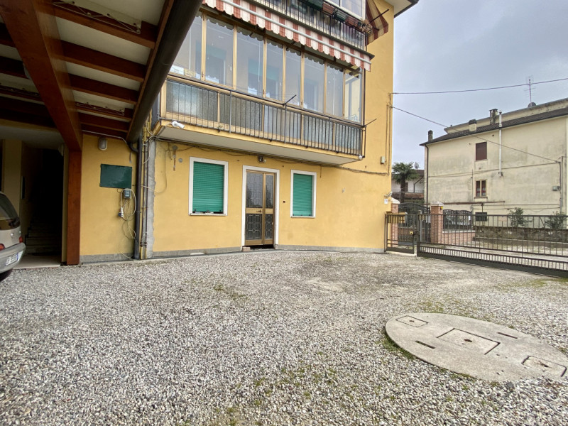 Bertesinella.
In una via immersa nel verde e a un passo dal centro cittadino offriamo in vendita ...