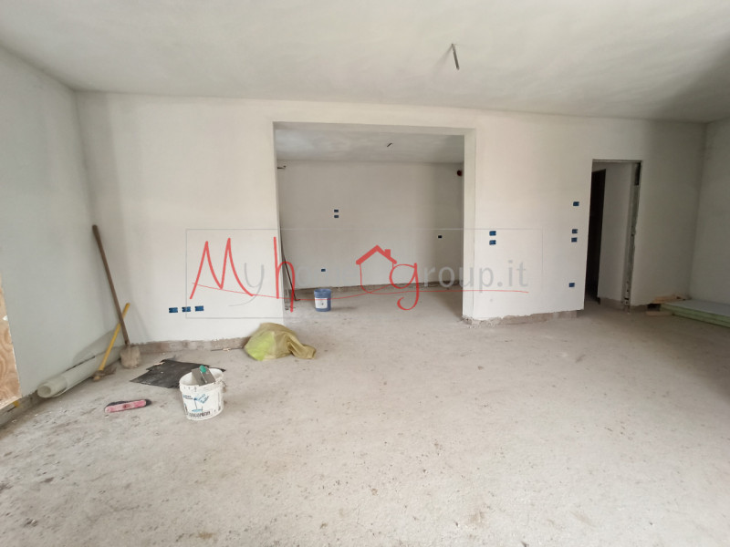 LEGNARO (RIF: V444-R): Porzione di villa bifamiliare, caratterizzata da generose dimensioni e un ...