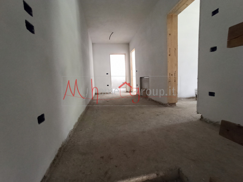 LEGNARO (RIF: V444-R): Porzione di villa bifamiliare, caratterizzata da generose dimensioni e un ...