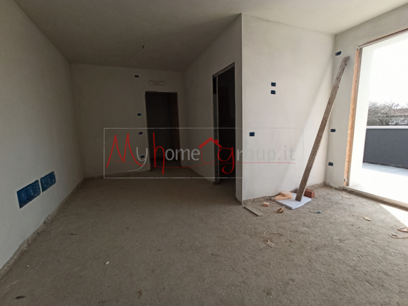 LEGNARO (RIF: V444-R): Porzione di villa bifamiliare, caratterizzata da generose dimensioni e un ...