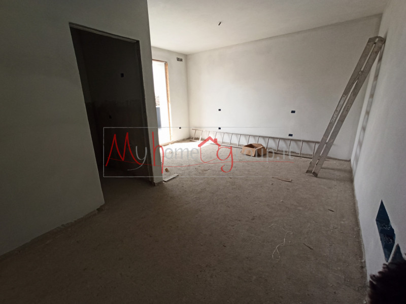 LEGNARO (RIF: V444-R): Porzione di villa bifamiliare, caratterizzata da generose dimensioni e un ...