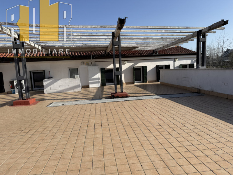 PER INVESTIMENTO proponiamo in esclusiva appartamento al piano primo ristrutturato con ingresso a...