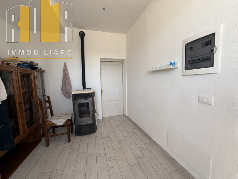 PER INVESTIMENTO proponiamo in esclusiva appartamento al piano primo ristrutturato con ingresso a...