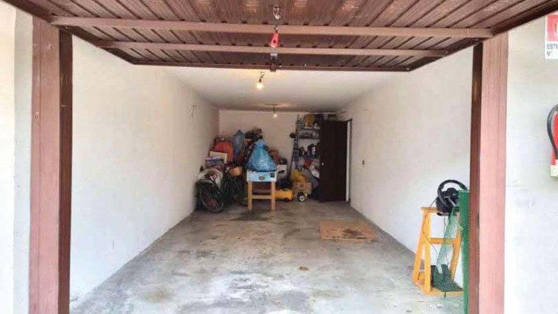 Appartamento al piano terra con giardino privato, garage e magazzino offerti all'asta: soluzione ...