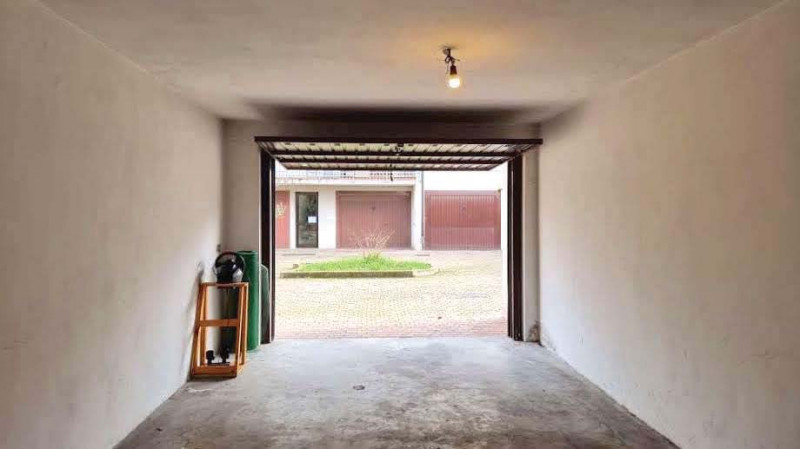 Appartamento al piano terra con giardino privato, garage e magazzino offerti all'asta: soluzione ...