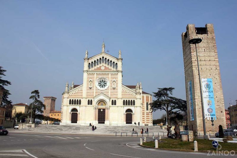 Appartamento in zona centrale con ampio terrazzo e possibilità di ingresso indipendente con autor...