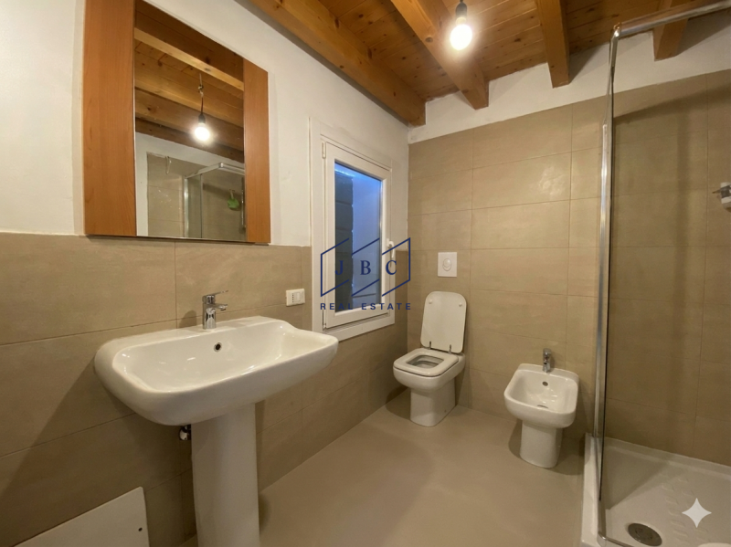 Fontanelle - (Treviso)

Casa colonica in piccolo borgo, parzialmente ristrutturata nel 2011. Situ...