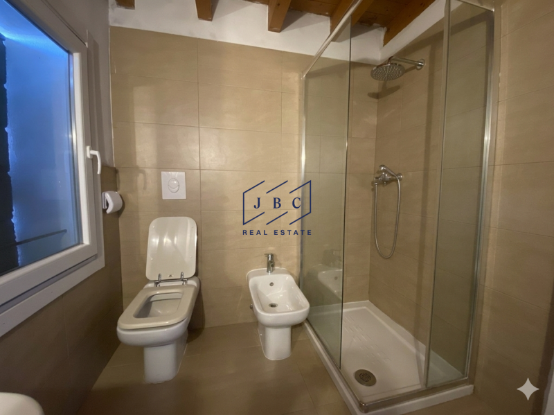 Fontanelle - (Treviso)

Casa colonica in piccolo borgo, parzialmente ristrutturata nel 2011. Situ...