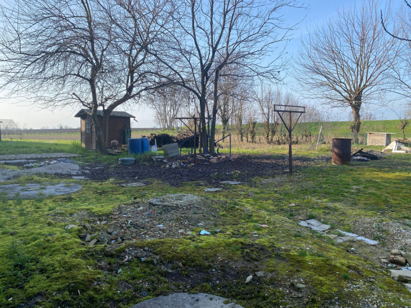 Fontanelle - (Treviso)

Casa colonica in piccolo borgo, parzialmente ristrutturata nel 2011. Situ...