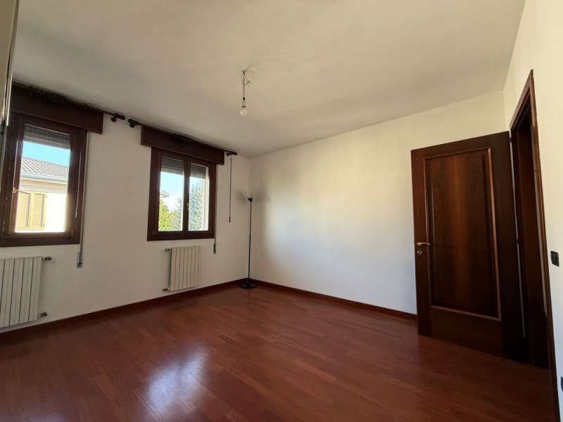 A Campolongo Maggiore, in zona centrale nelle vicinanze della chiesa proponiamo in vendita porzio...