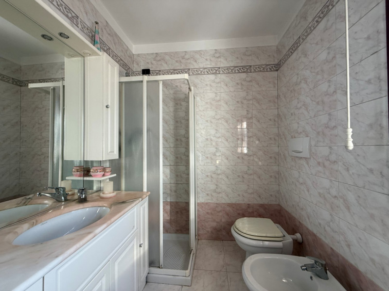 A Campolongo Maggiore, in zona centrale nelle vicinanze della chiesa proponiamo in vendita porzio...