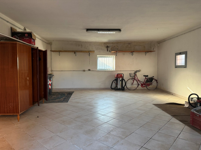 A Campolongo Maggiore, in zona centrale nelle vicinanze della chiesa proponiamo in vendita porzio...