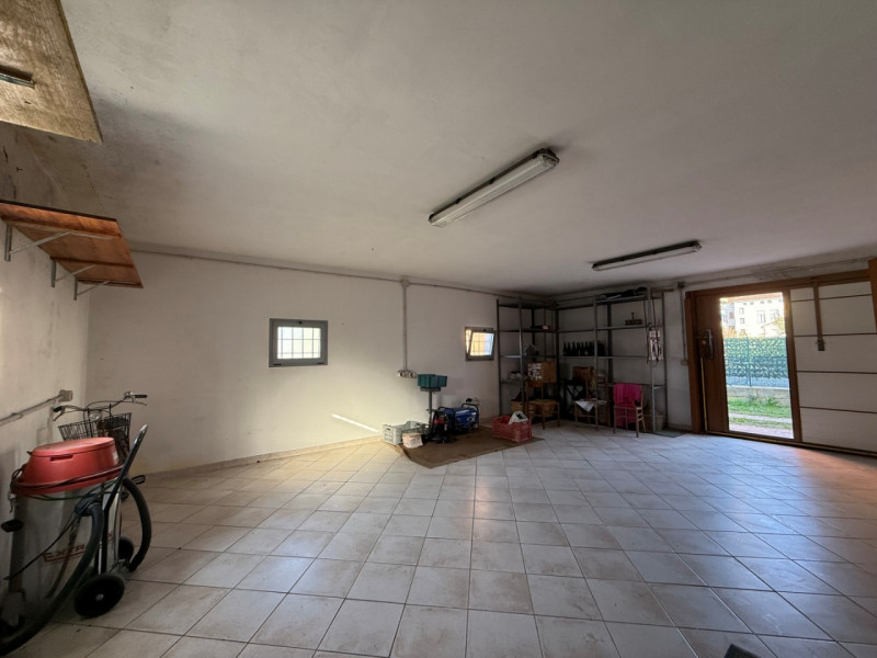 A Campolongo Maggiore, in zona centrale nelle vicinanze della chiesa proponiamo in vendita porzio...