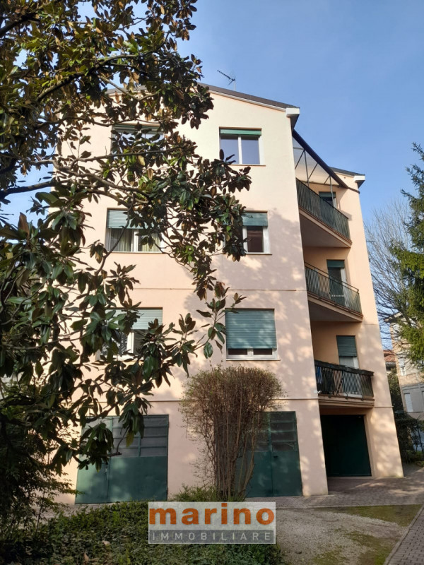 PADOVA VIA IV NOVEMBRE QUARTIERE CITTA' GIARDINO
Affittasi appartamento in tranquillo contesto re...