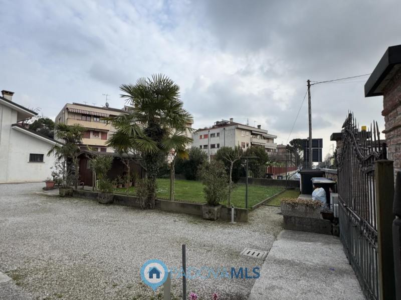 Immobile in esclusiva al Gruppo Padova MLS
In ottima posizione comodissima ai servizi, introvabil...