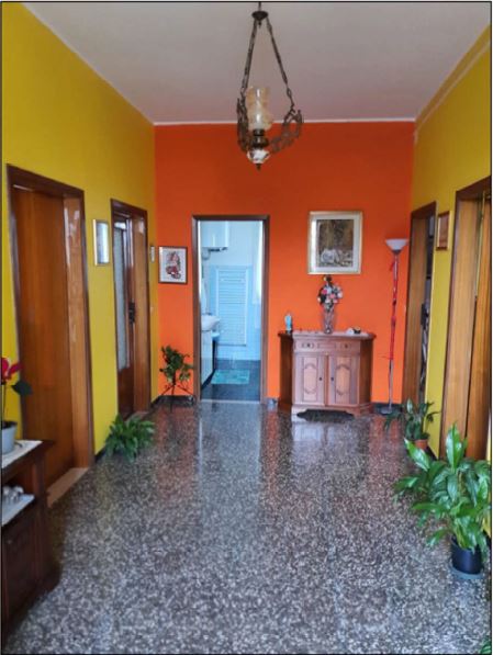 ALBIGNASEGO zona Lion vendesi casa singola su un unico livello degli anni 70 ben tenuta con circa...