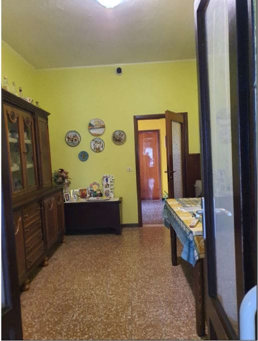 ALBIGNASEGO zona Lion vendesi casa singola su un unico livello degli anni 70 ben tenuta con circa...