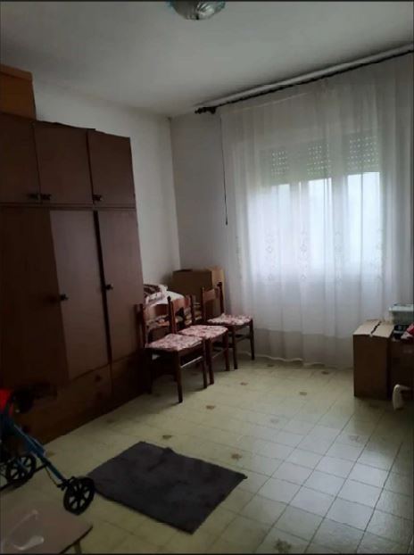 ALBIGNASEGO zona Lion vendesi casa singola su un unico livello degli anni 70 ben tenuta con circa...