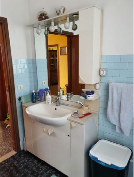 ALBIGNASEGO zona Lion vendesi casa singola su un unico livello degli anni 70 ben tenuta con circa...