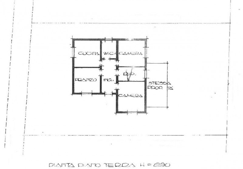 ALBIGNASEGO zona Lion vendesi casa singola su un unico livello degli anni 70 ben tenuta con circa...