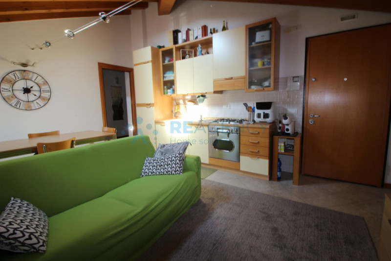 Breganze

Stai cercando un appartamento bicamere in affitto?

Prezzo €650 mensili

CHIAMACI ORA a...