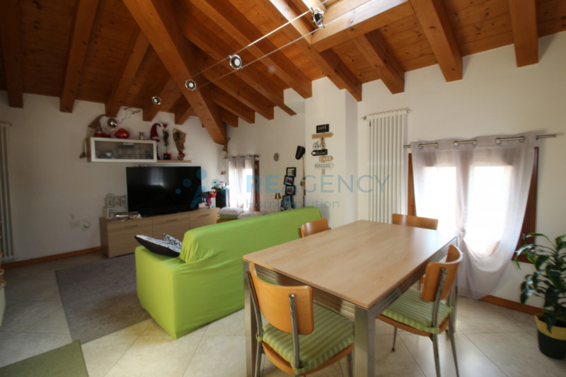 Breganze

Stai cercando un appartamento bicamere in affitto?

Prezzo €650 mensili

CHIAMACI ORA a...