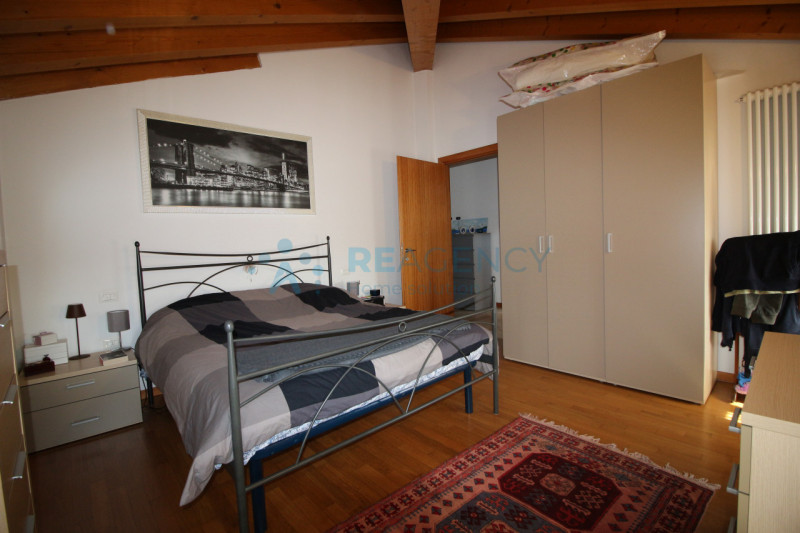 Breganze

Stai cercando un appartamento bicamere in affitto?

Prezzo €650 mensili

CHIAMACI ORA a...