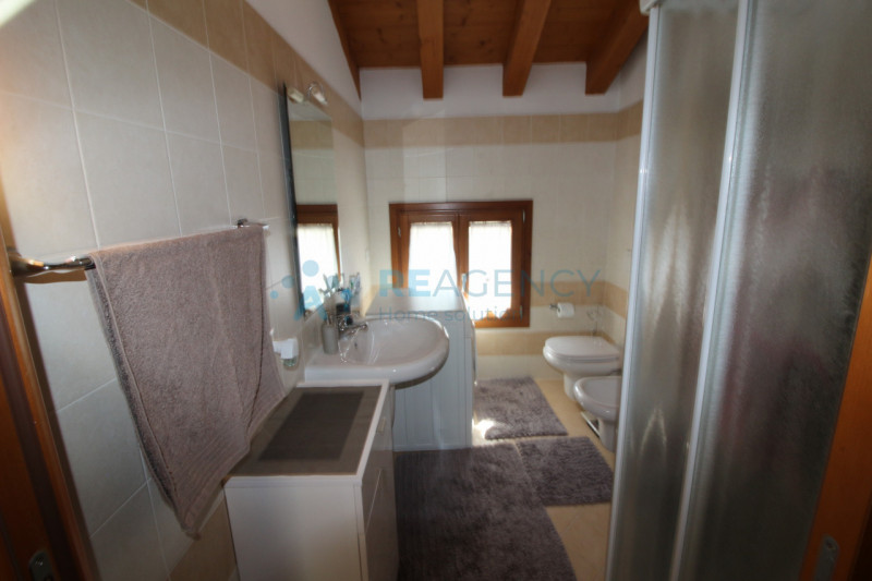 Breganze

Stai cercando un appartamento bicamere in affitto?

Prezzo €650 mensili

CHIAMACI ORA a...