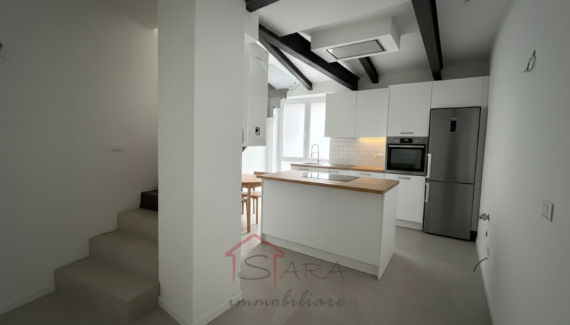 PADOVA - RIVIERE - CORSO MILANO: Appartamento di 150 mq ristrutturato, disposto su due livelli, a...