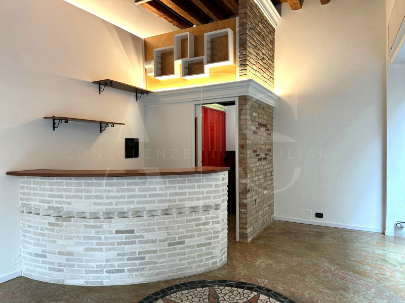 Padova – Via Zabarella  
Se cerchi un piccolo negozio per avviare o trasferire la tua attività ne...