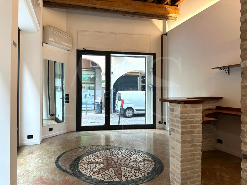 Padova – Via Zabarella  
Se cerchi un piccolo negozio per avviare o trasferire la tua attività ne...