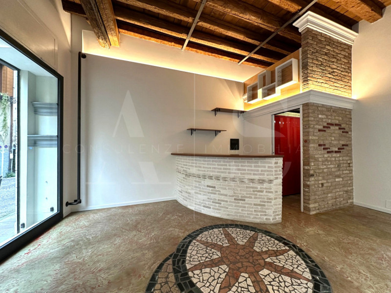 Padova – Via Zabarella  
Se cerchi un piccolo negozio per avviare o trasferire la tua attività ne...