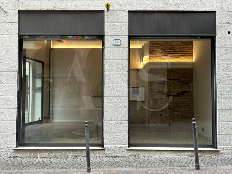 Padova – Via Zabarella  
Se cerchi un piccolo negozio per avviare o trasferire la tua attività ne...