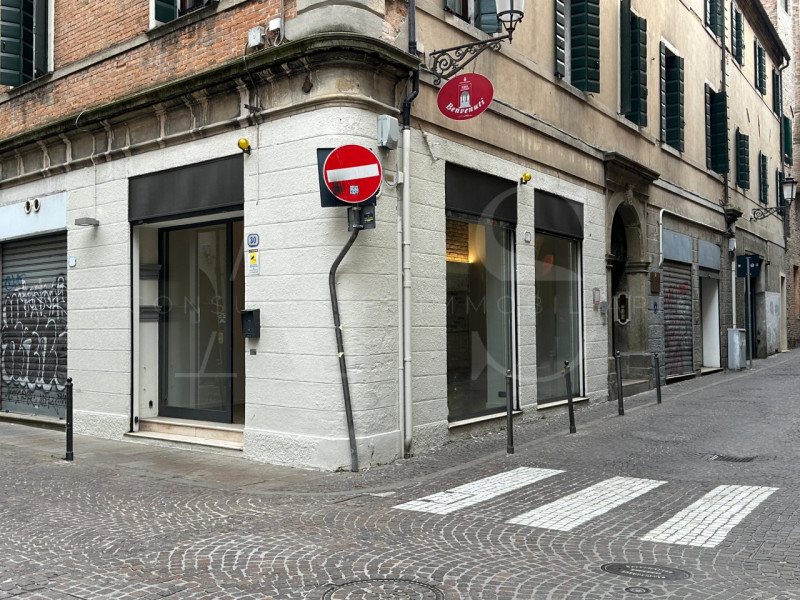 Padova – Via Zabarella  
Se cerchi un piccolo negozio per avviare o trasferire la tua attività ne...