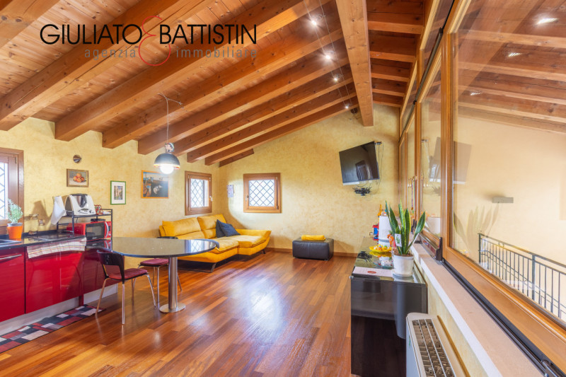 Sovizzo: Montemezzo, siamo a proporre elegante e raffinata villa singola contemporanea con posizi...