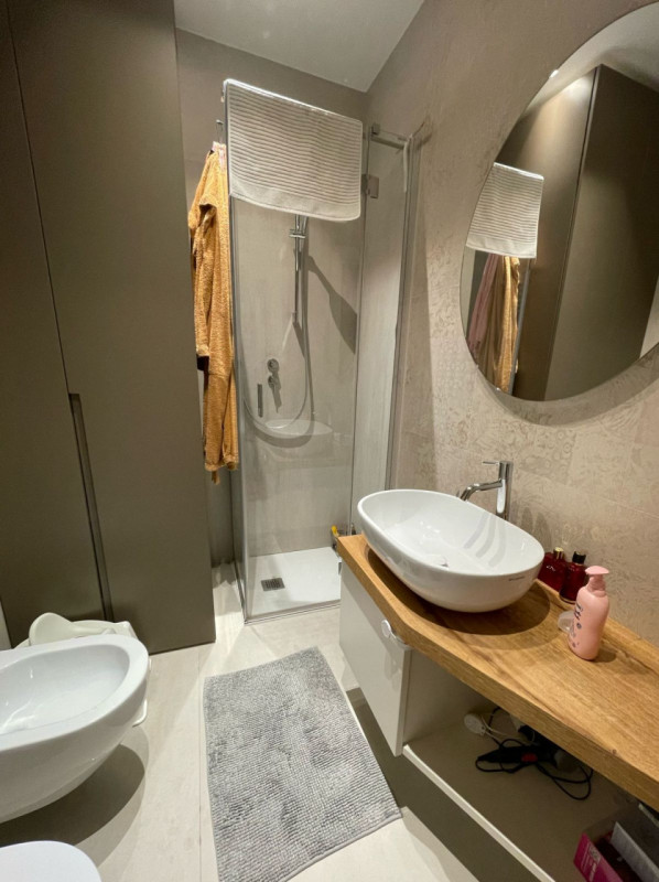 SPLENDIDO BICAMERE ARREDATO IN LOCAZIONE A VICENZA CENTRO - RIF. 8363
COMPLETO DI GARAGE E POSTO ...