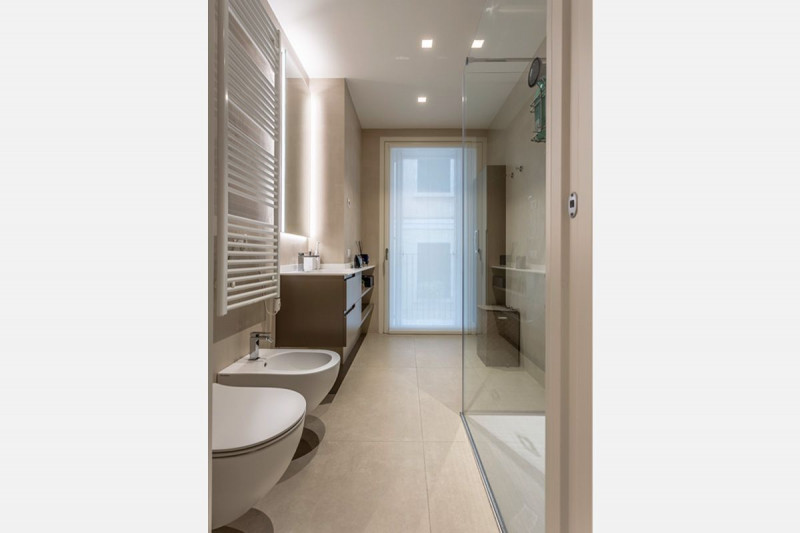 SPLENDIDO BICAMERE ARREDATO IN LOCAZIONE A VICENZA CENTRO - RIF. 8363
COMPLETO DI GARAGE E POSTO ...