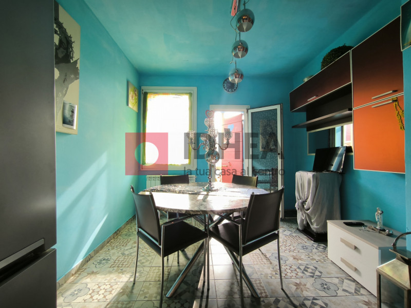 SILEA:CENDON

Appartamento bicamere, situato all'interno di una palazzina ex ATER degli anni '70 ...