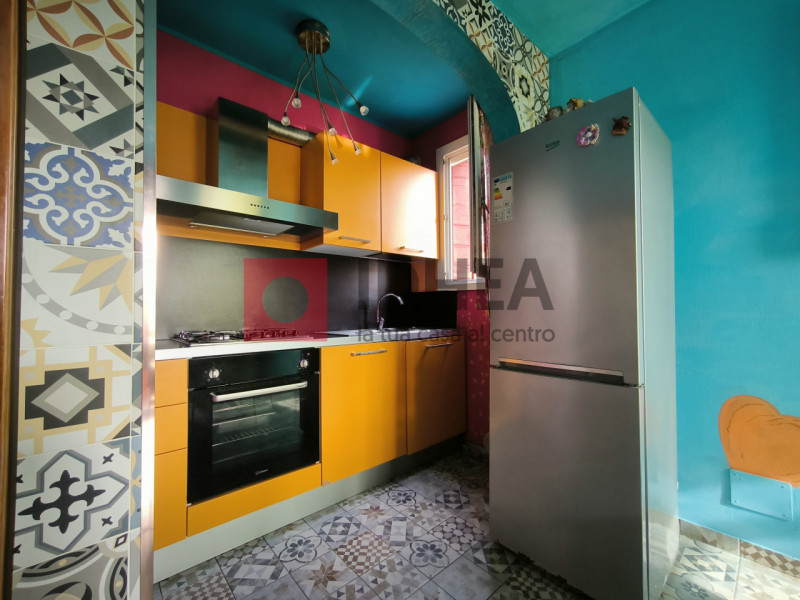 SILEA:CENDON

Appartamento bicamere, situato all'interno di una palazzina ex ATER degli anni '70 ...