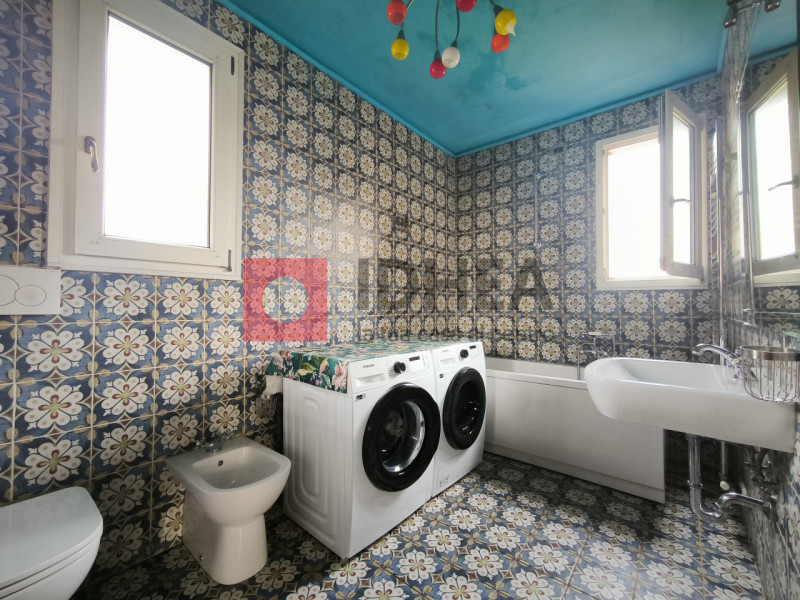 SILEA:CENDON

Appartamento bicamere, situato all'interno di una palazzina ex ATER degli anni '70 ...