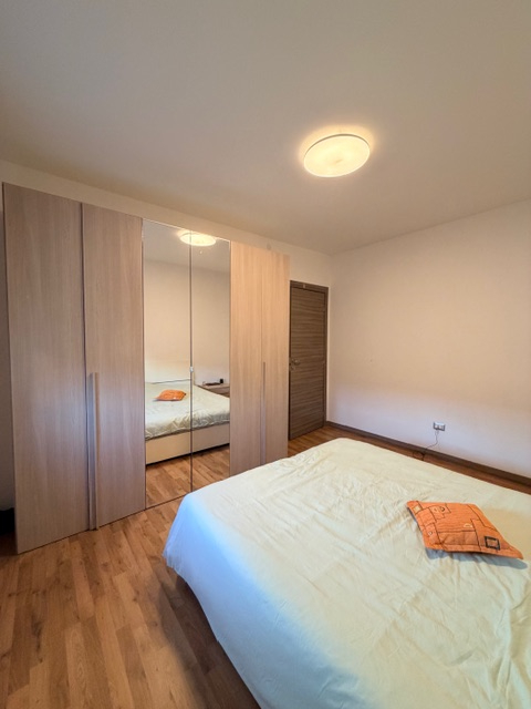 Appartamento in piccola palazzina (no ascensore) posto al 2° piano e con esposizione su 3 lati ( ...