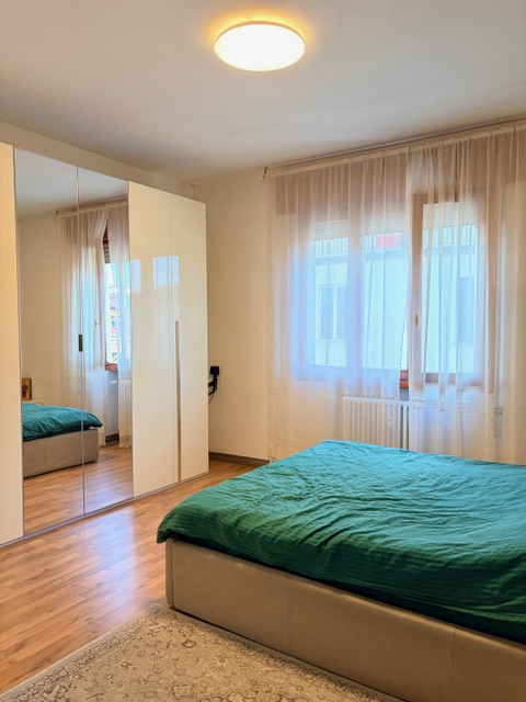 Appartamento in piccola palazzina (no ascensore) posto al 2° piano e con esposizione su 3 lati ( ...