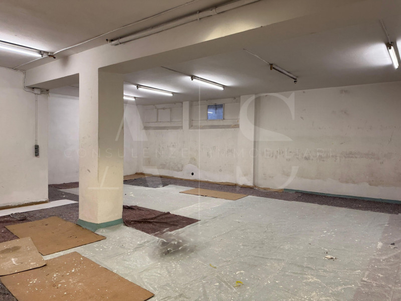 Padova – Via Vicenza  
Proponiamo in locazione un negozio di ampia metratura, situato in posizion...