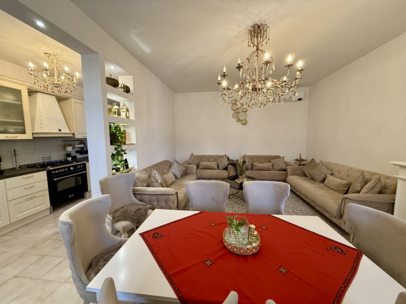 COMPOSIZIONE:
Abitazione a schiera, località Schiavonia, composta da ingresso, luminoso soggiorno...