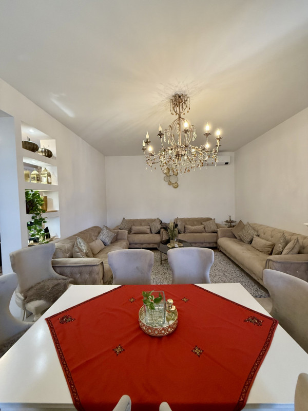 COMPOSIZIONE:
Abitazione a schiera, località Schiavonia, composta da ingresso, luminoso soggiorno...