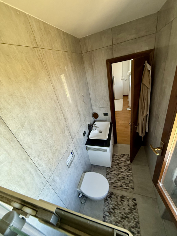 COMPOSIZIONE:
Abitazione a schiera, località Schiavonia, composta da ingresso, luminoso soggiorno...