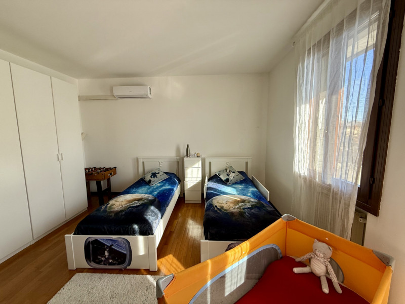 COMPOSIZIONE:
Abitazione a schiera, località Schiavonia, composta da ingresso, luminoso soggiorno...