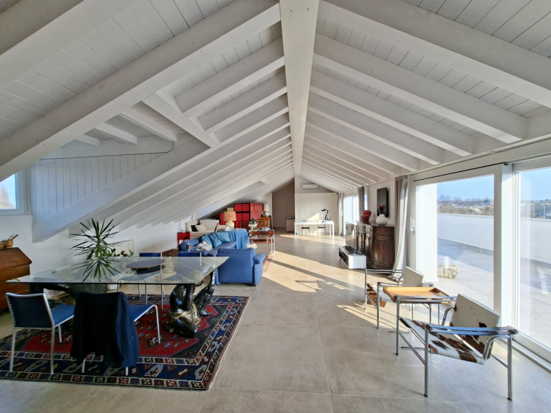 Studio Itaca Immobiliare propone in vendita un attico raffinato situato nel quartiere Crocifisso,...